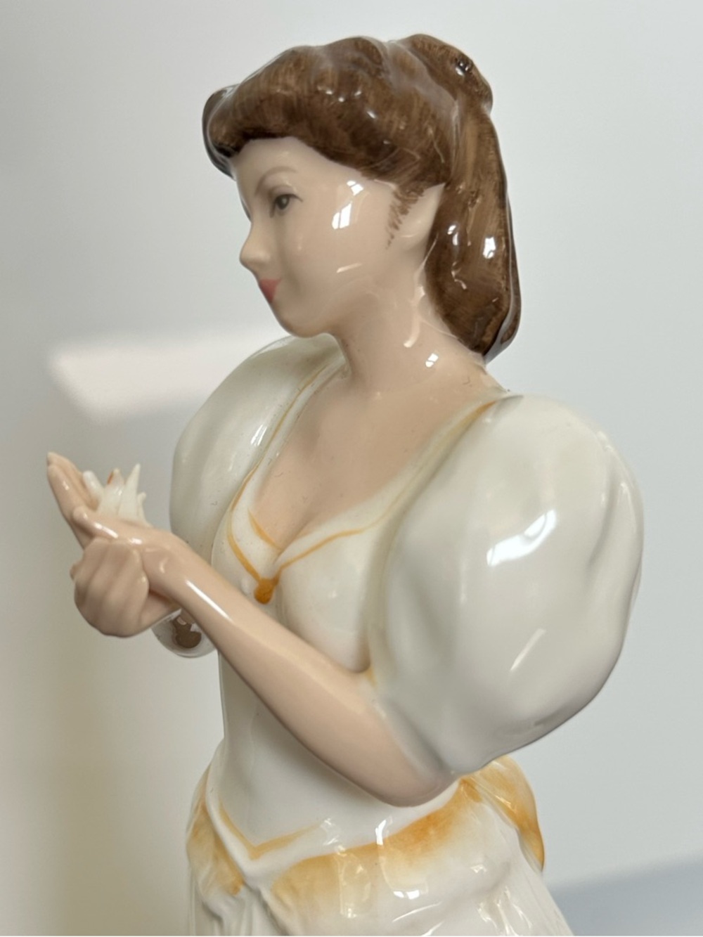 Royal Doulton “Maria” HN3381 Figurine 1993 Hand Painted Bone China England - Picture 5 of 6